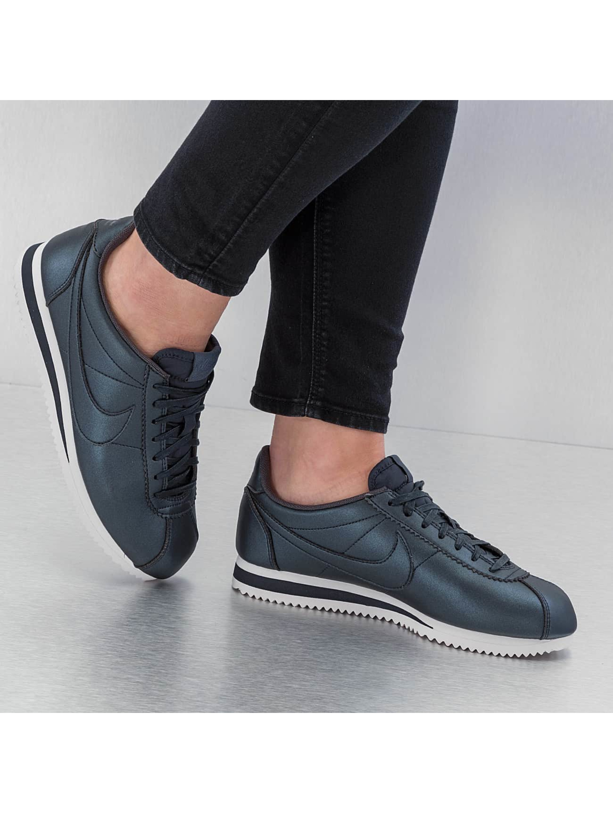 Nike Chaussures / Baskets Classic Cortez Leather en gris