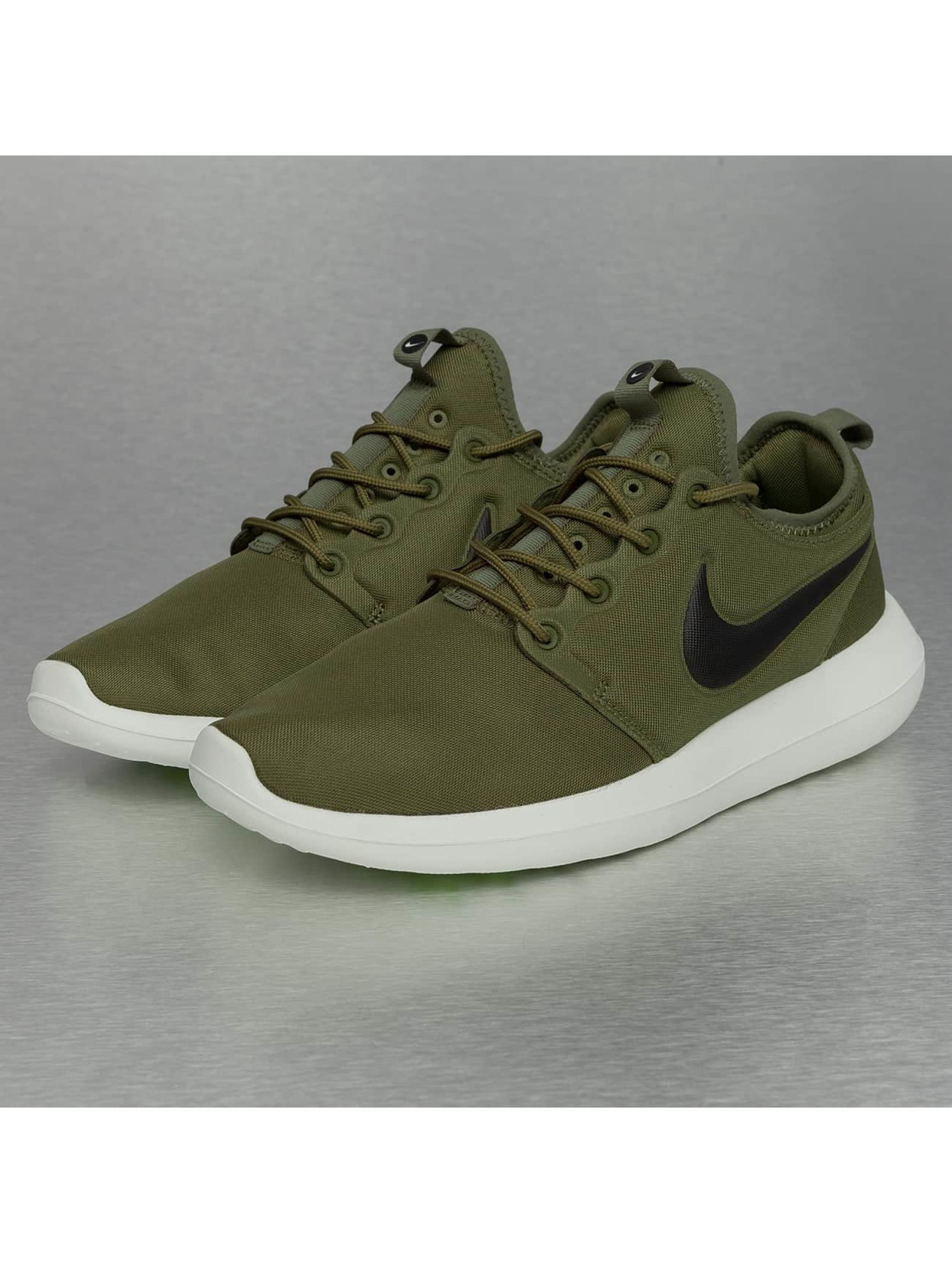 Nike Chaussures / Baskets Roshe Two en olive