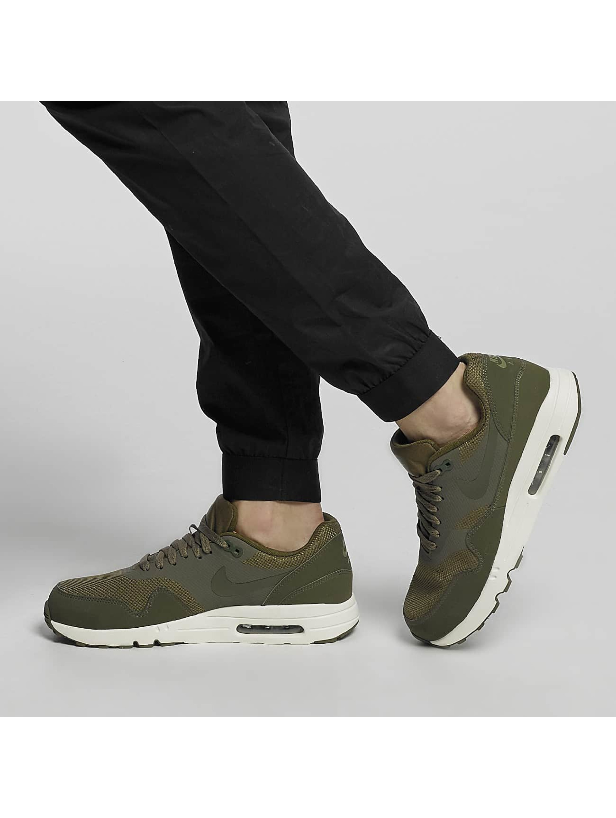 Nike Chaussures / Baskets Air Max 1 Ultra 2.0 Essential en olive