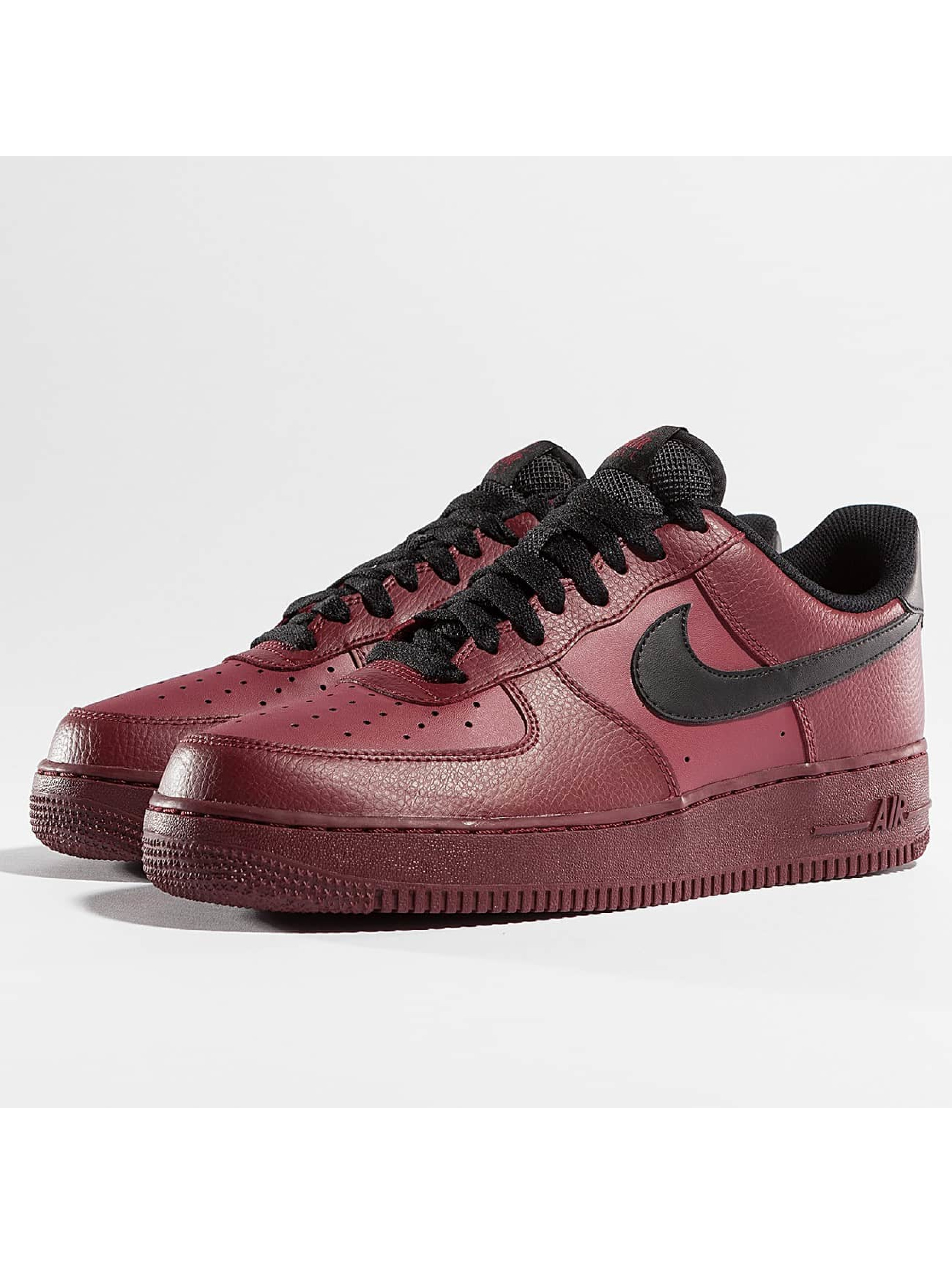 Nike Chaussures / Baskets Air Force 1 '07 en rouge