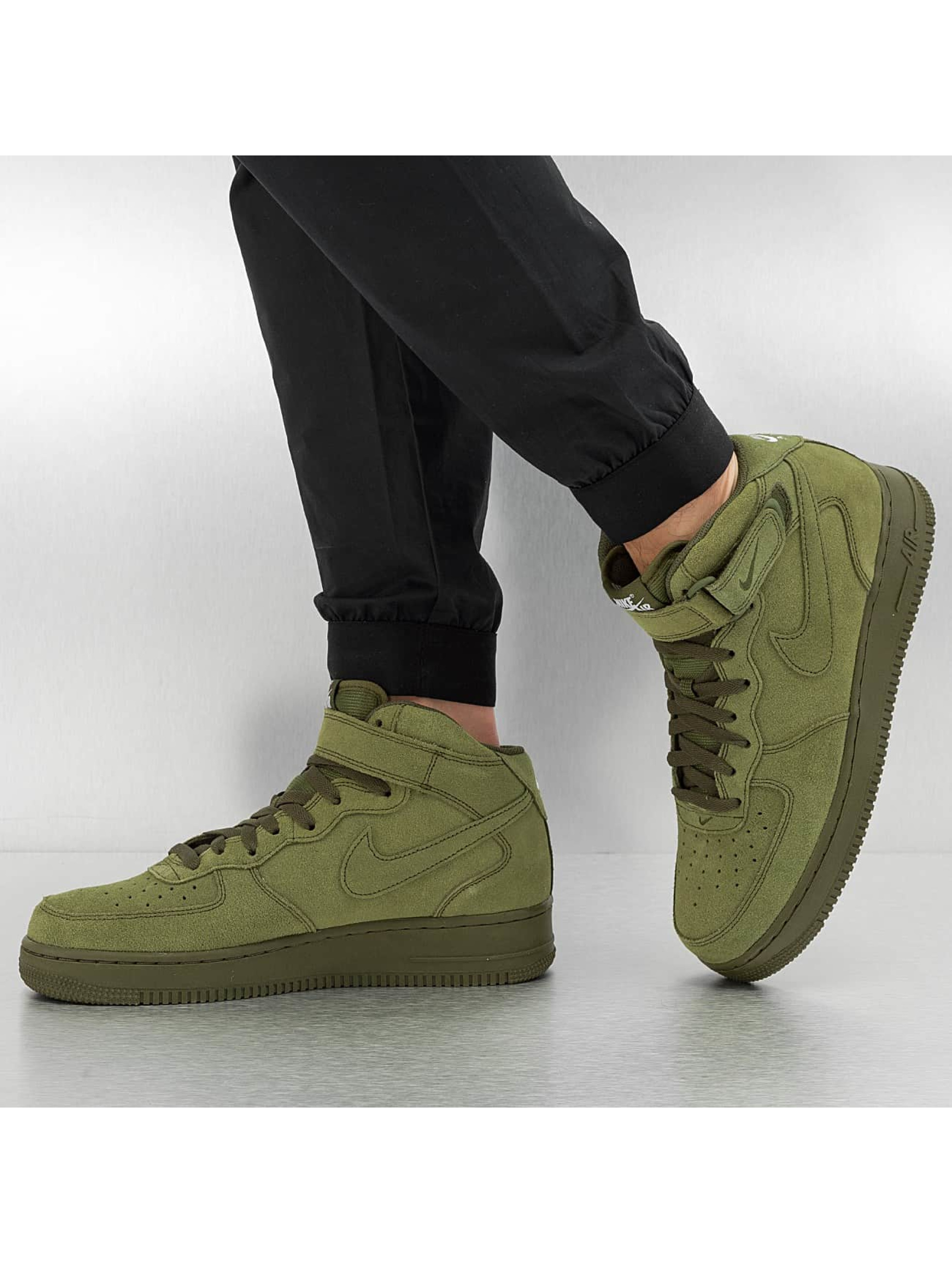 Nike Chaussures / Baskets Air Force 1 Mid 07 en vert