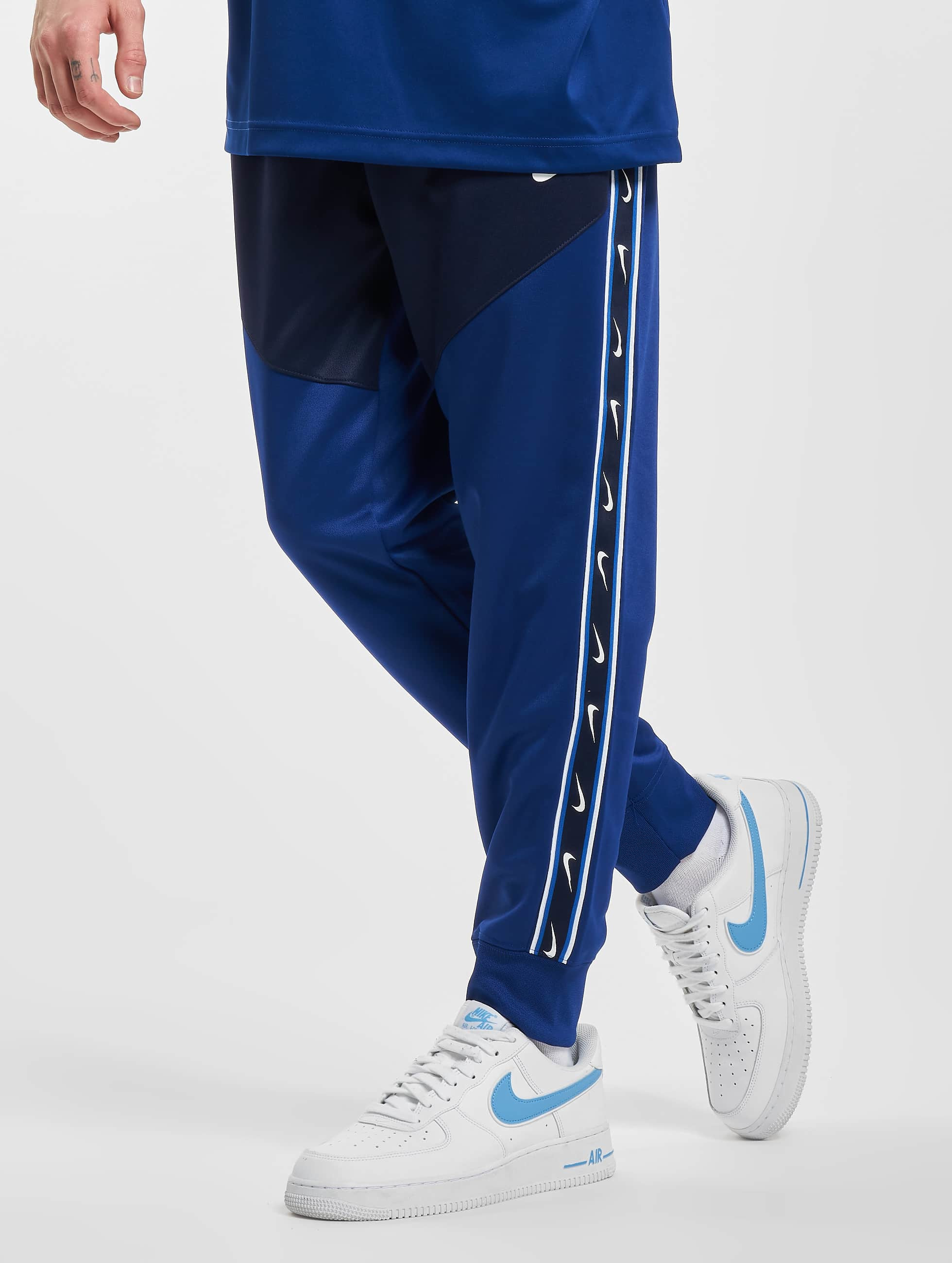 gewelddadig Portier postkantoor Nike broek / joggingbroek NSW Repeat in blauw 975064
