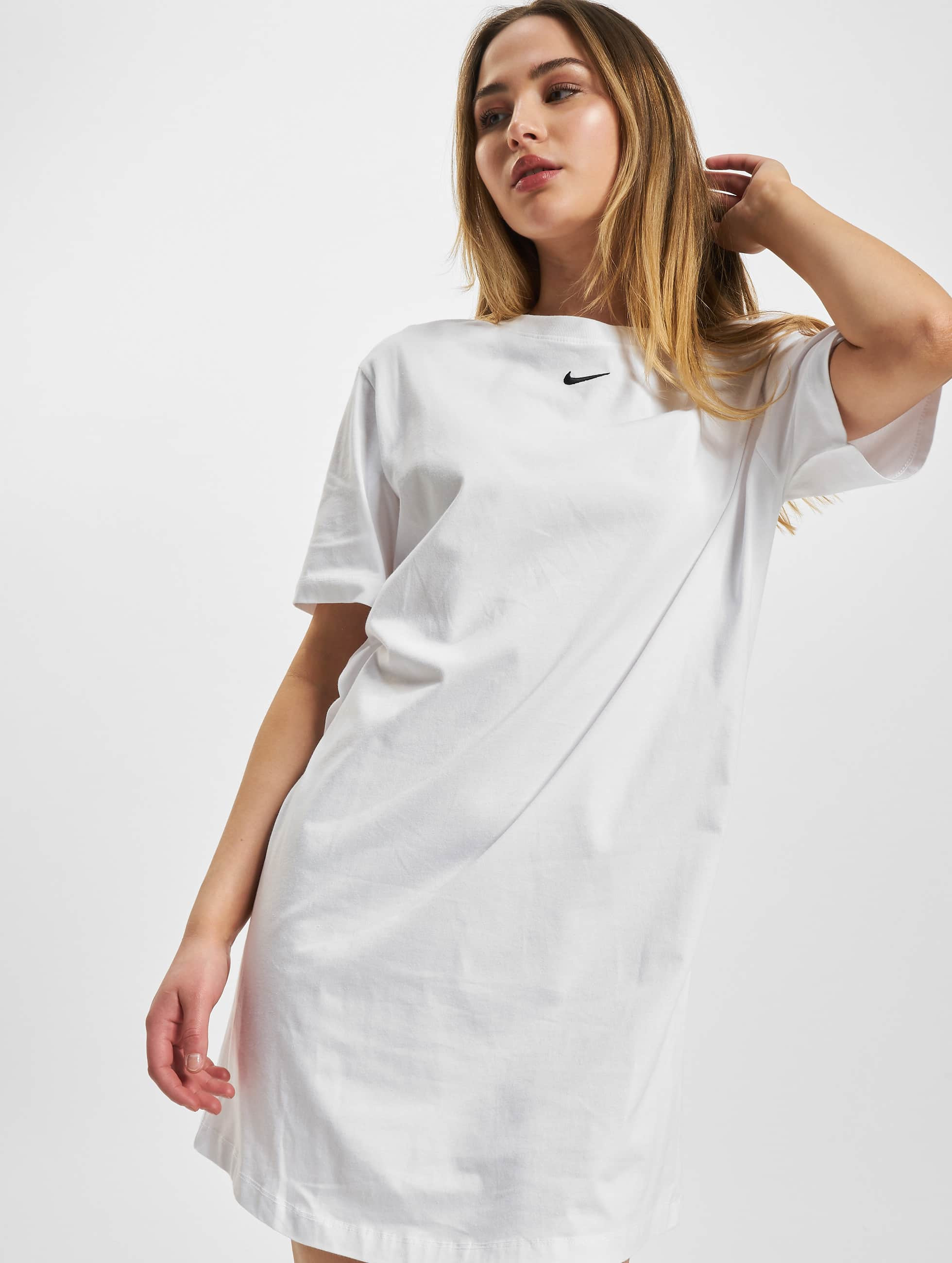 waarschijnlijkheid Talloos schot Nike / jurk Essential Short Sleeve in wit 993436