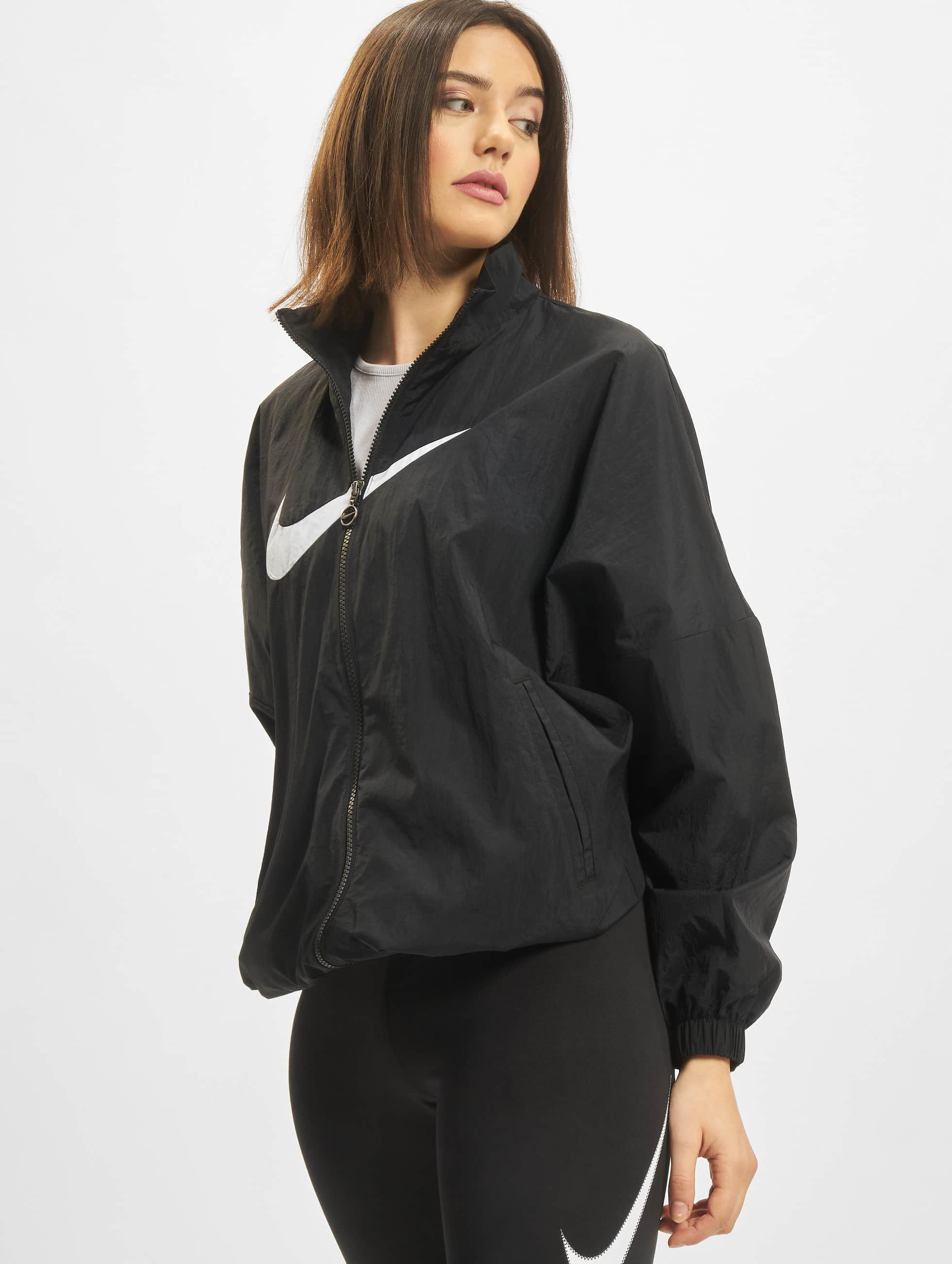 Nike Jacket / Lightweight Jacket Essential Woven in black 875827