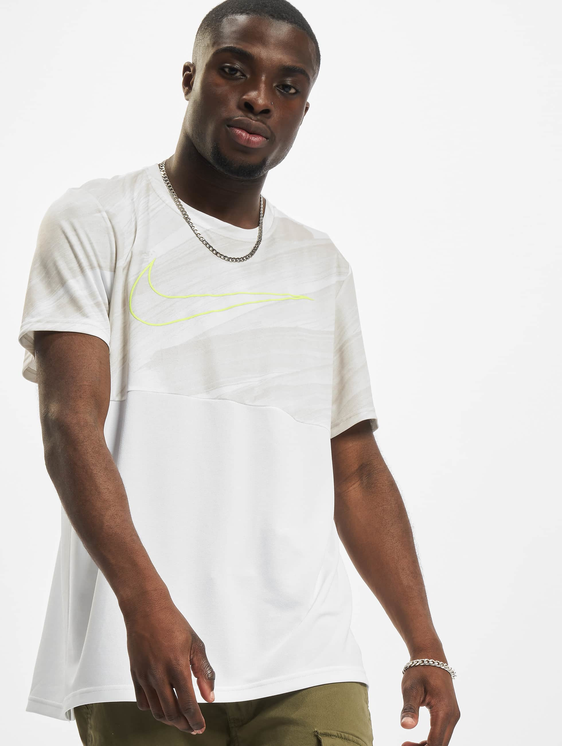 Omgeving spreker donor Nike Performance bovenstuk / t-shirt Superset Energy in wit 841088