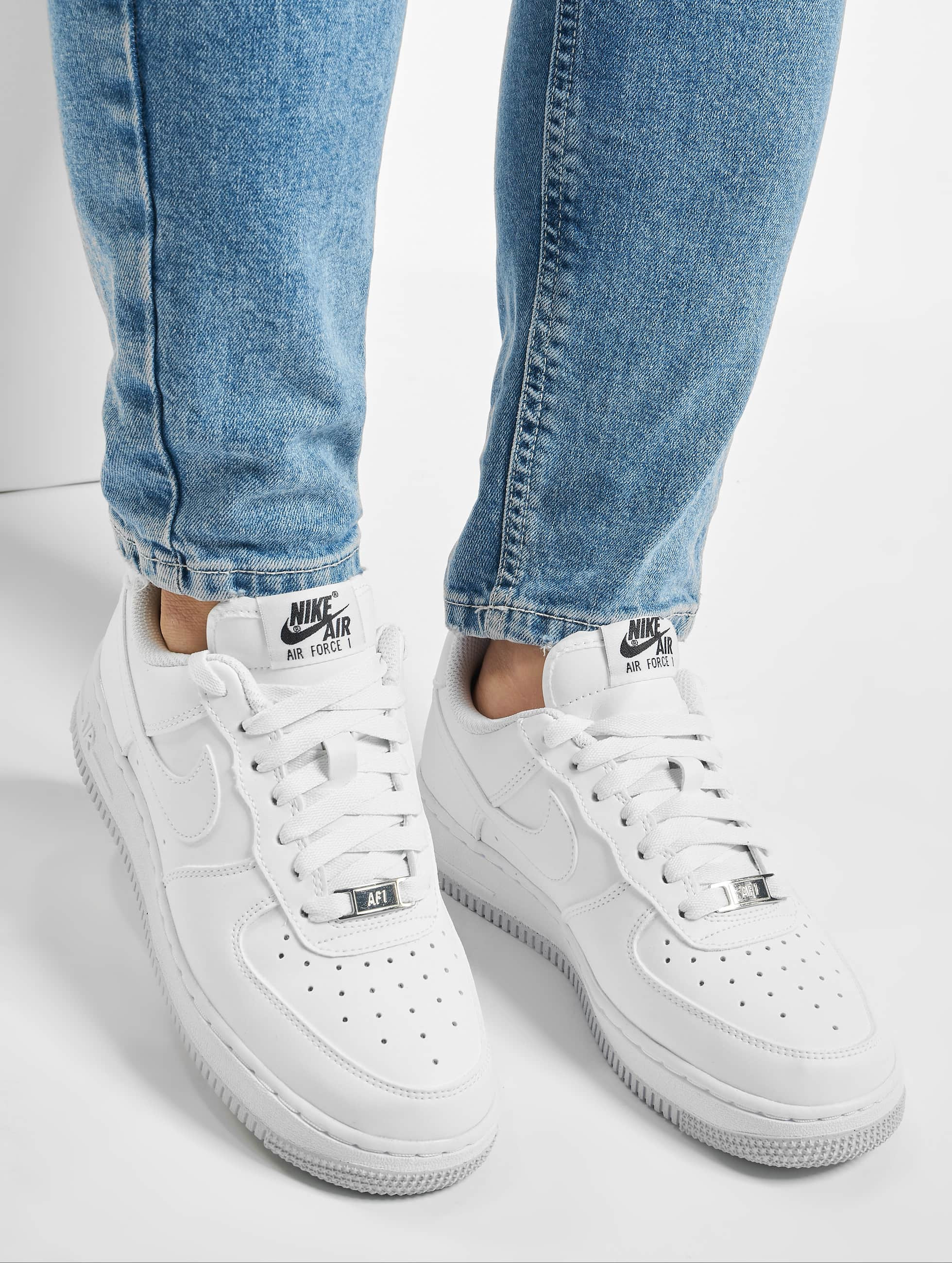 Nike Sneaker Force 1 Low in weiß 890359