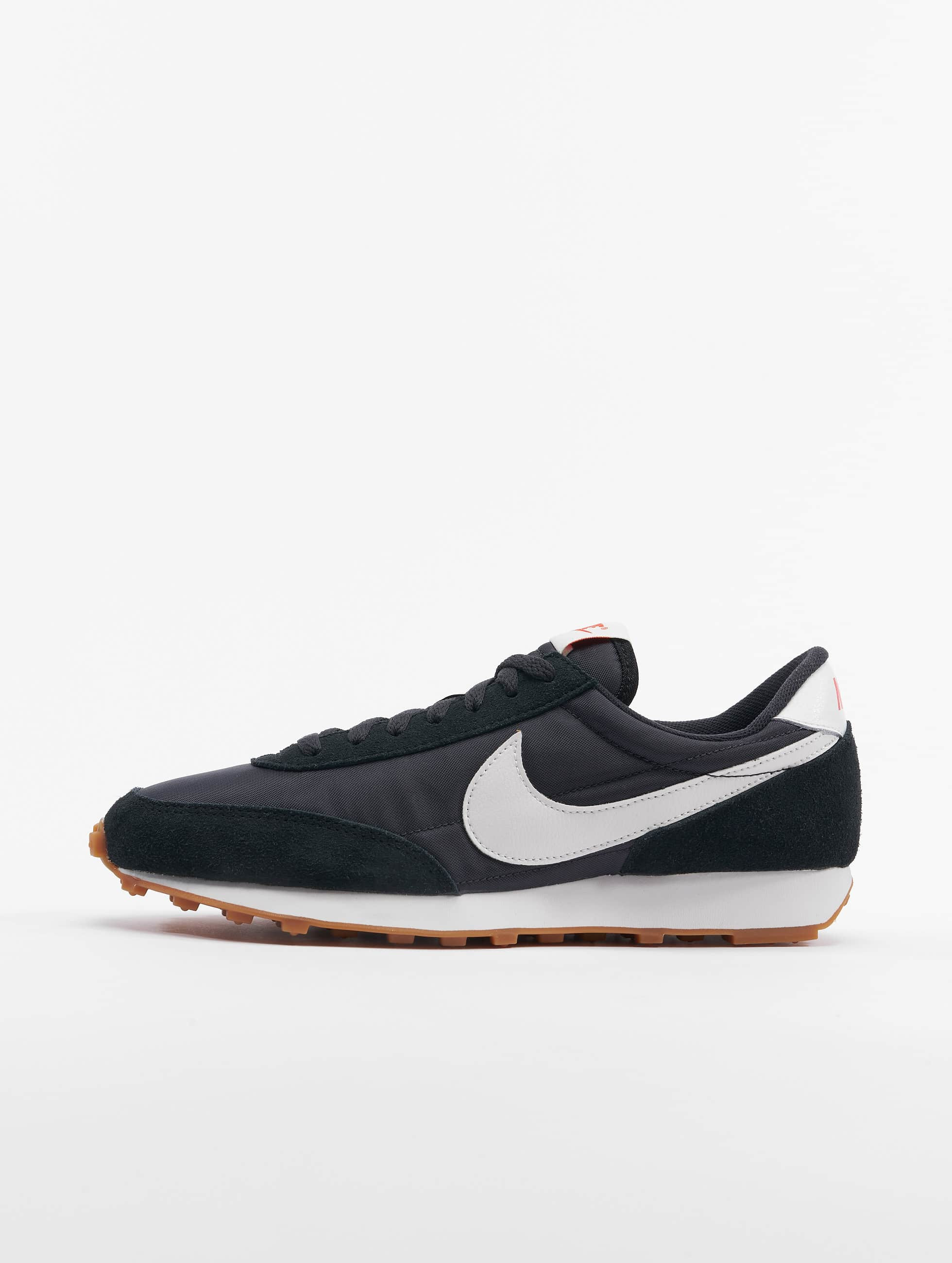 nike daybreak sneakers in black