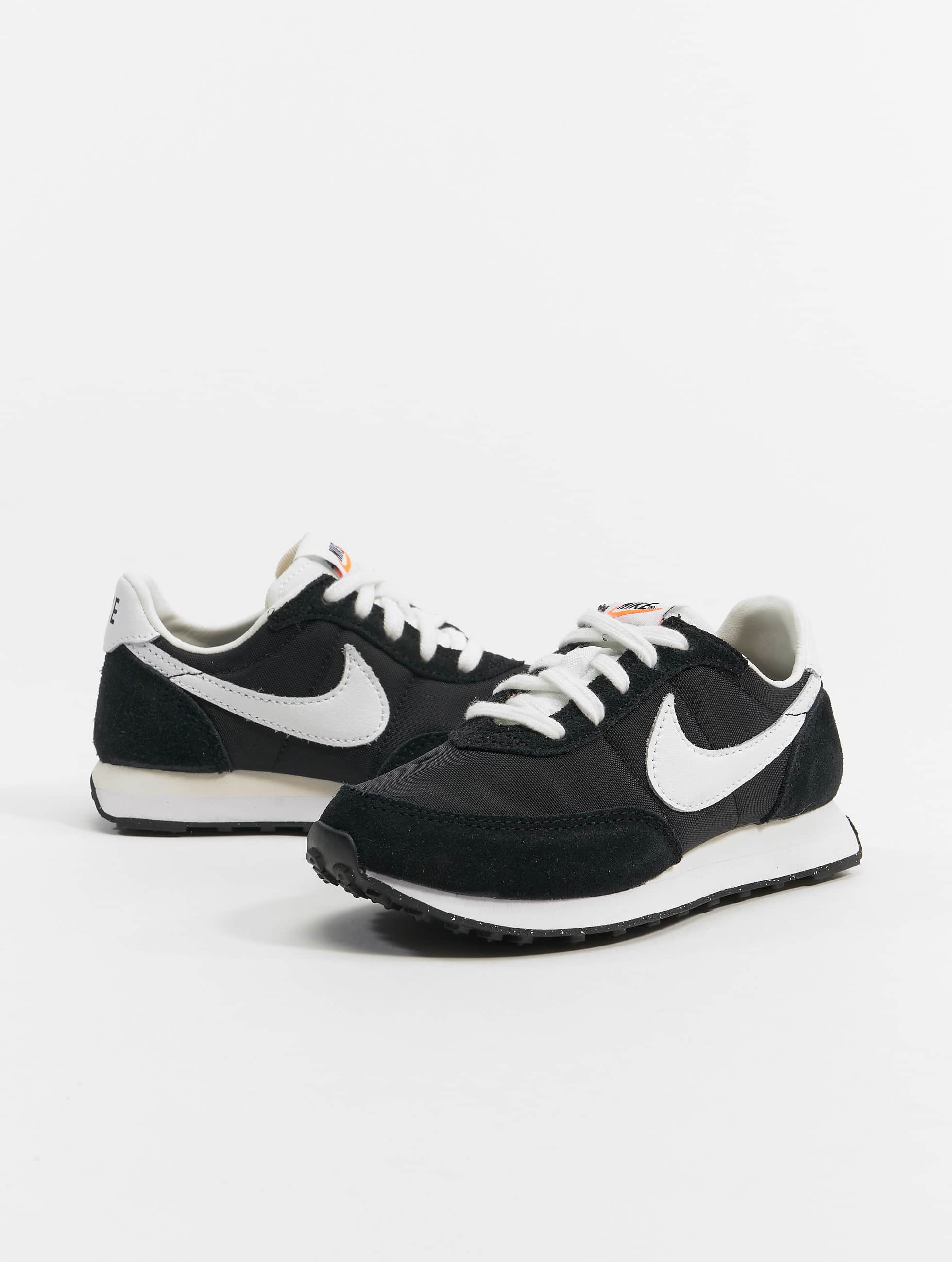 Nike Shoe / Sneakers Waffle Trainer 2 in black 981932