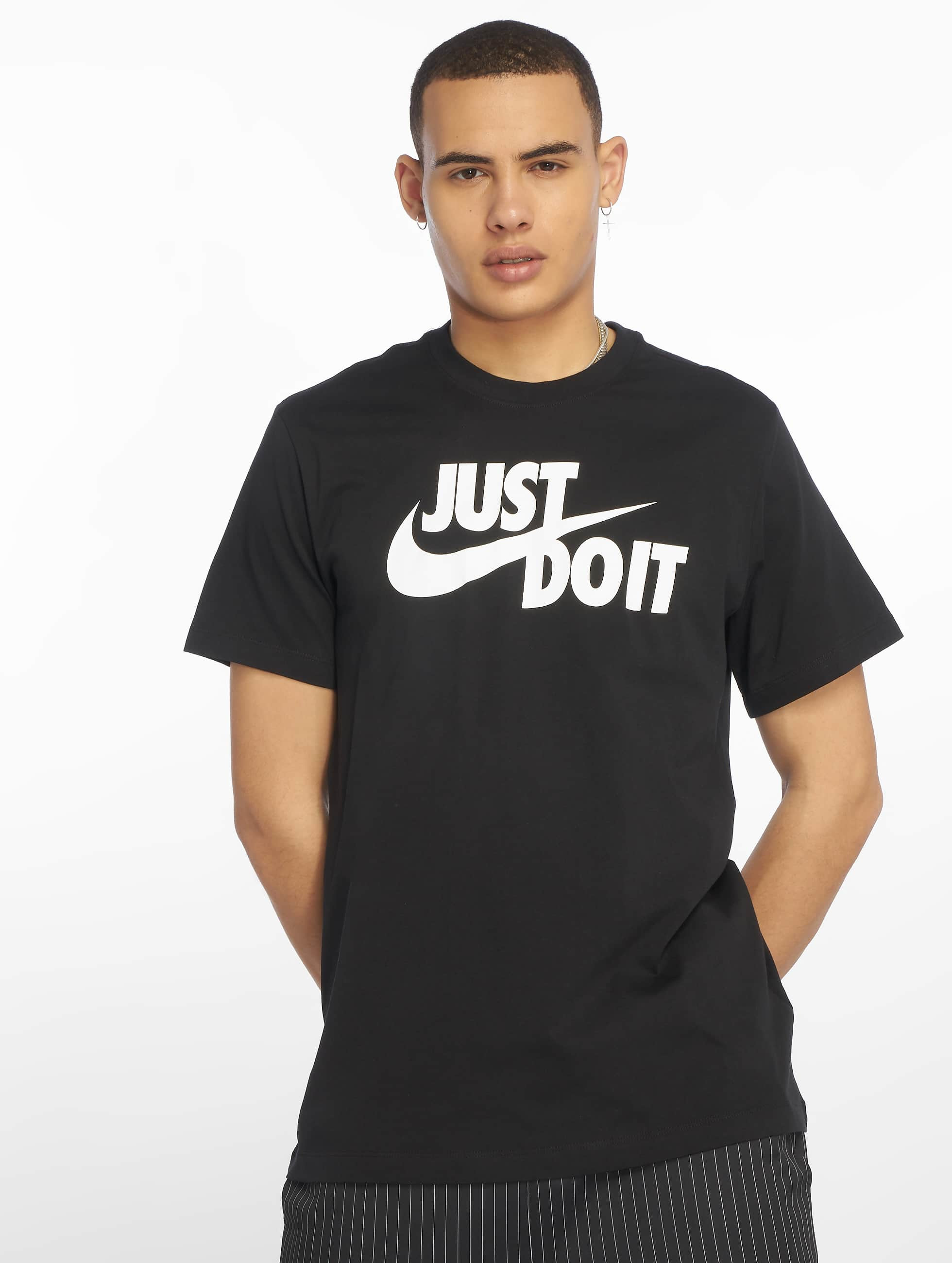 Nike Overwear / T-Shirt Just Do It Swoosh in black 587348