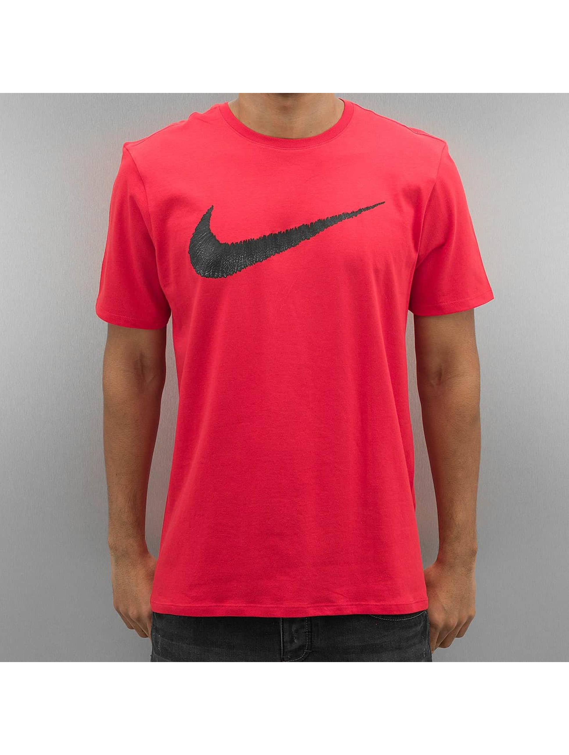 Nike Haut / T-Shirt Hangtag Swoosh en rouge