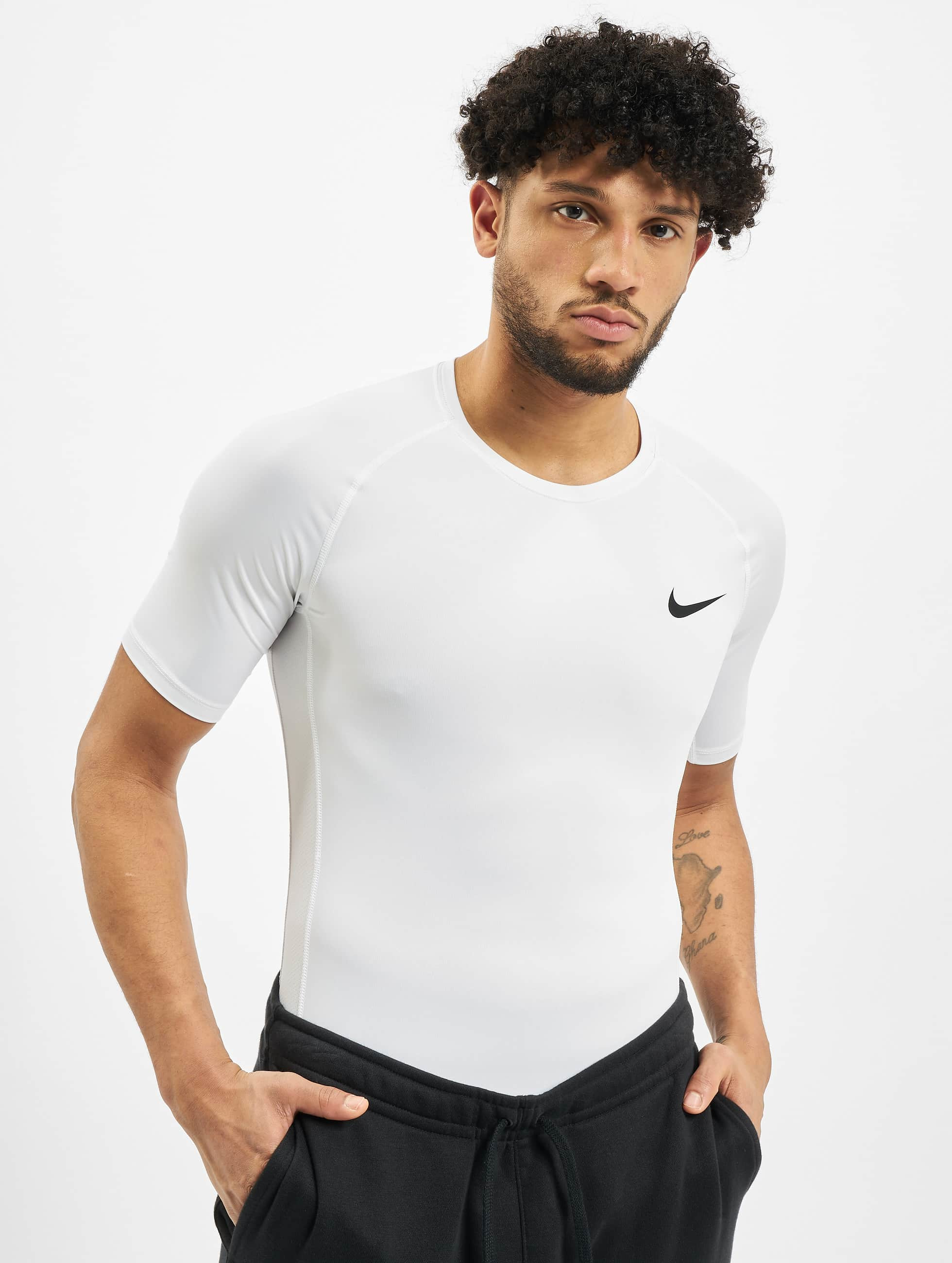 tee shirt compression nike