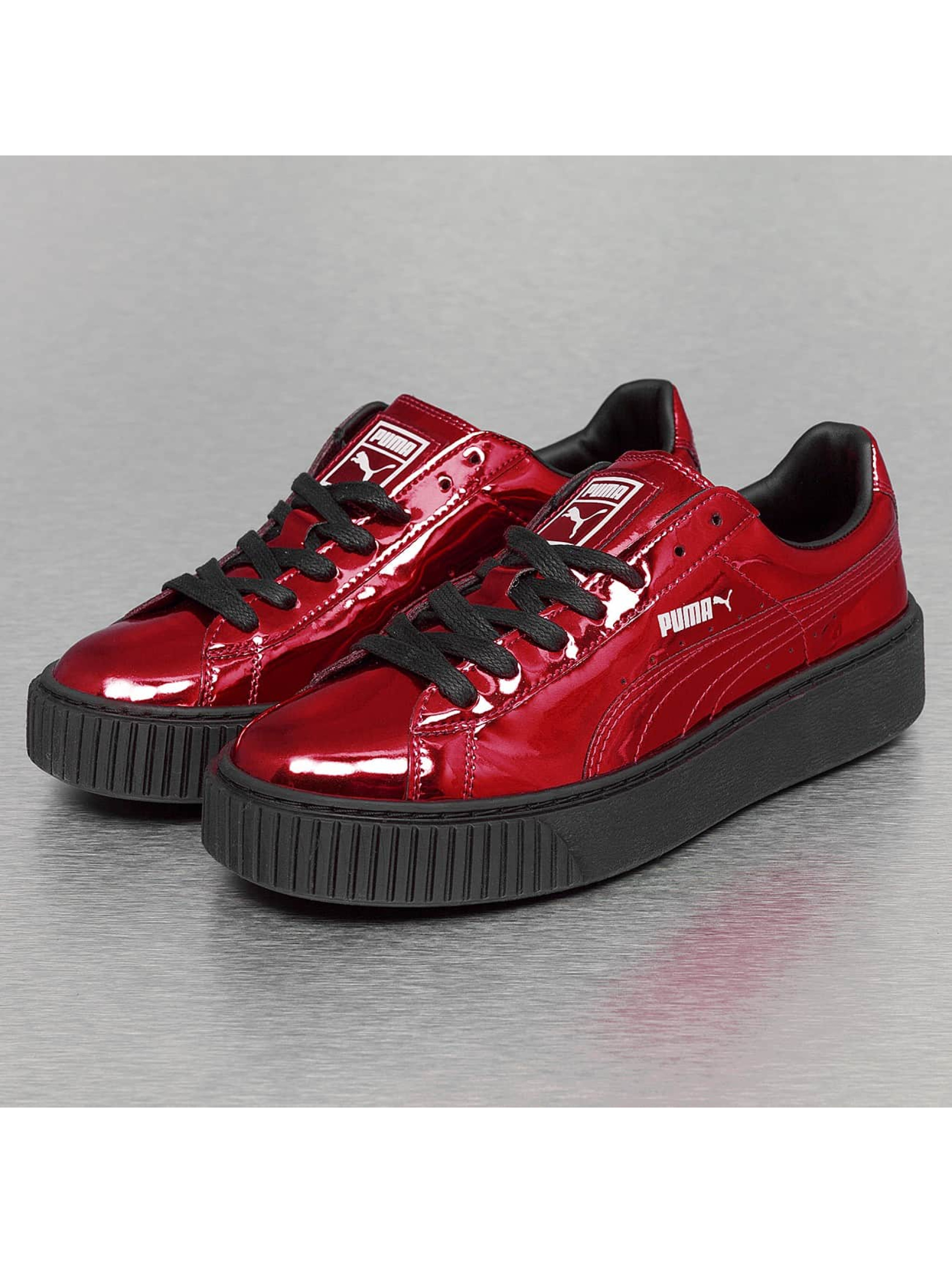 Puma Chaussures / Baskets Basket Platform Metallic en rouge