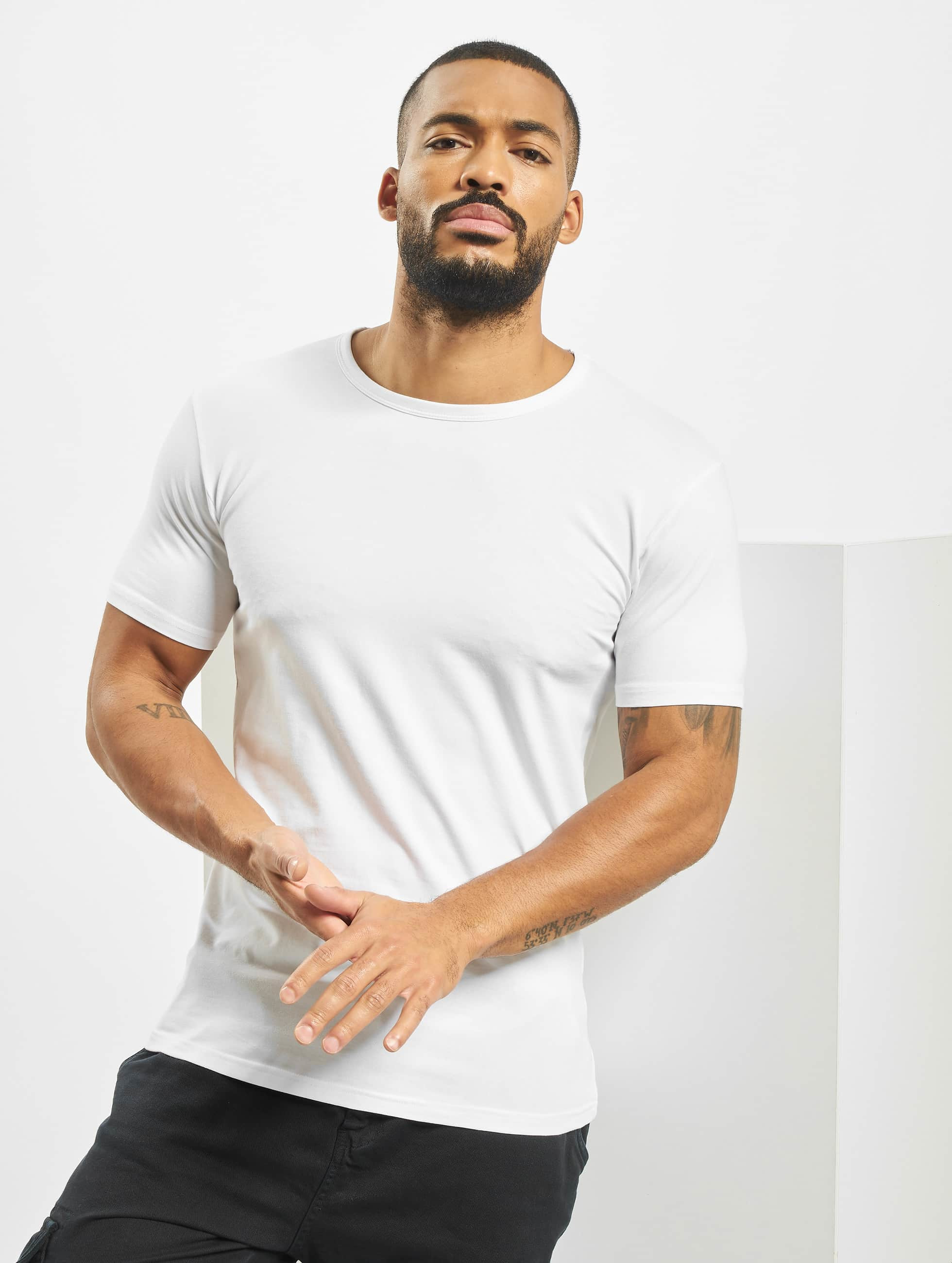 Urban Classics Haut / T-Shirt Fitted Stretch en blanc