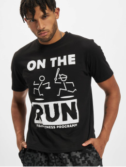 Dangerous DNGRS T-skjorter On The Run Basic  svart
