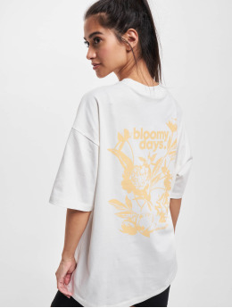 New Balance T-Shirt Essentials Bloomy Oversized blanc