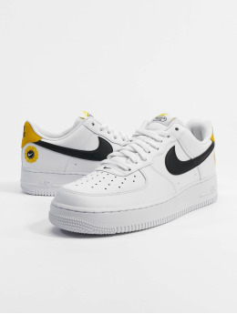 Nike Sneaker Air Force 1 07 LV8 2  bianco