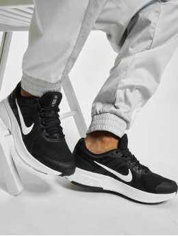 Nike Sneaker Run Swift schwarz