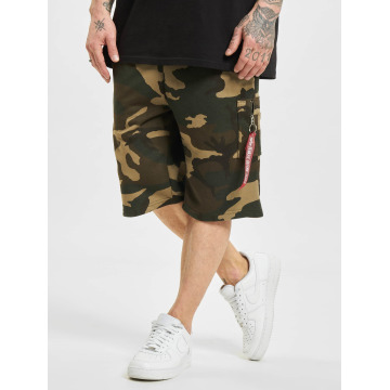 classic fit camo cargo short