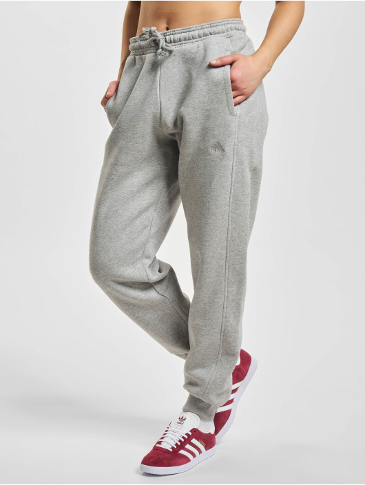 adidas Originals Joggingbyxor ALL SZN Fleece grå