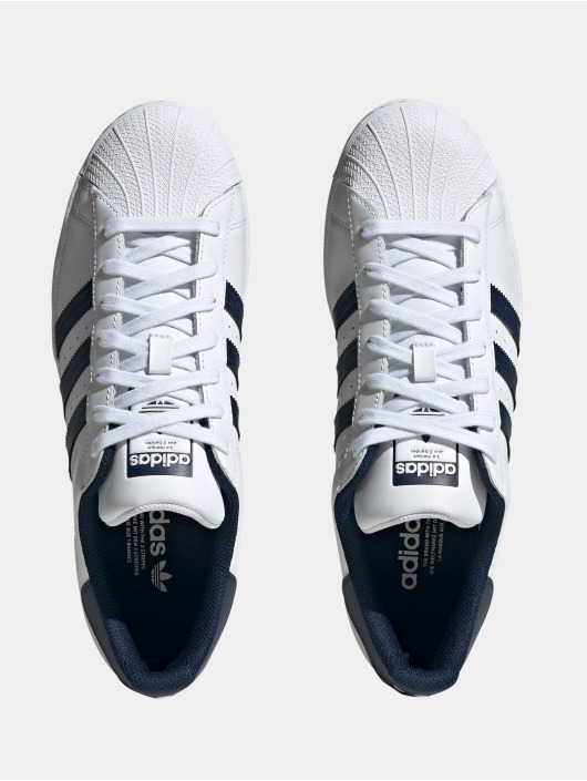 verontschuldigen Kansen Onderzoek het adidas Originals schoen / sneaker Originals Superstar in wit 997090