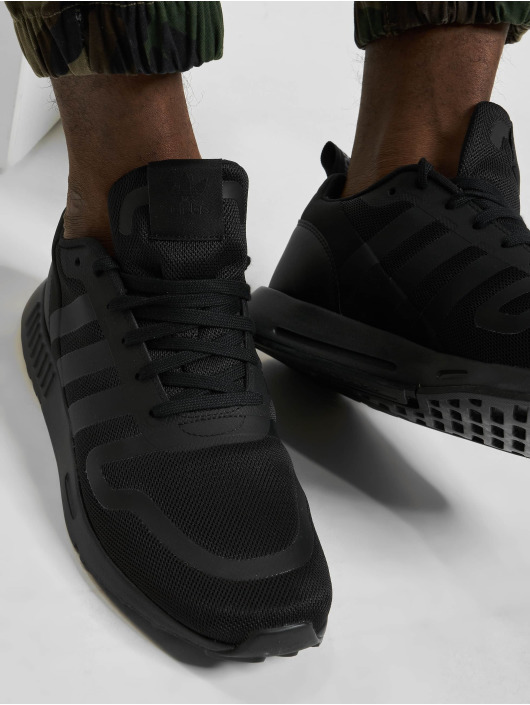 atoom gazon veer adidas Originals schoen / sneaker Multix in zwart 801639