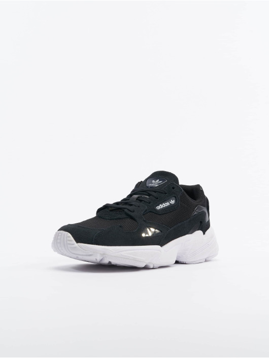 slack badning via adidas Originals Sko / Sneakers Falcon i sort 497932