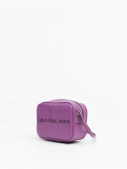 Calvin Klein Bolso Sculpted púrpura
