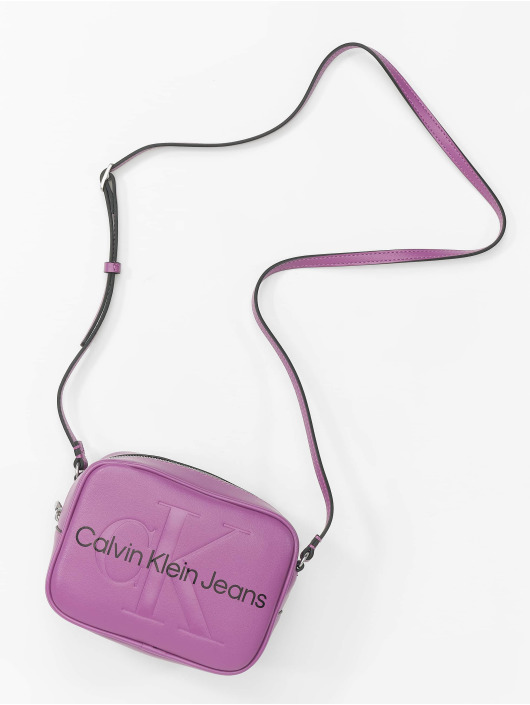 Calvin Klein Laukut ja treenikassit Sculpted purpuranpunainen