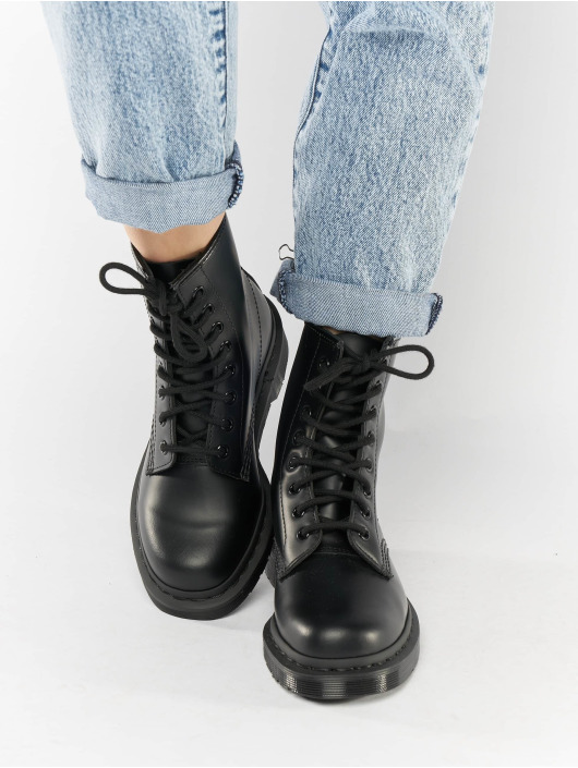 dr martens smooth mono black