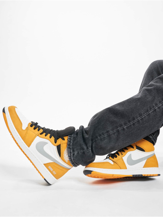 Jordan sneaker High Element Gore-Tex oranje