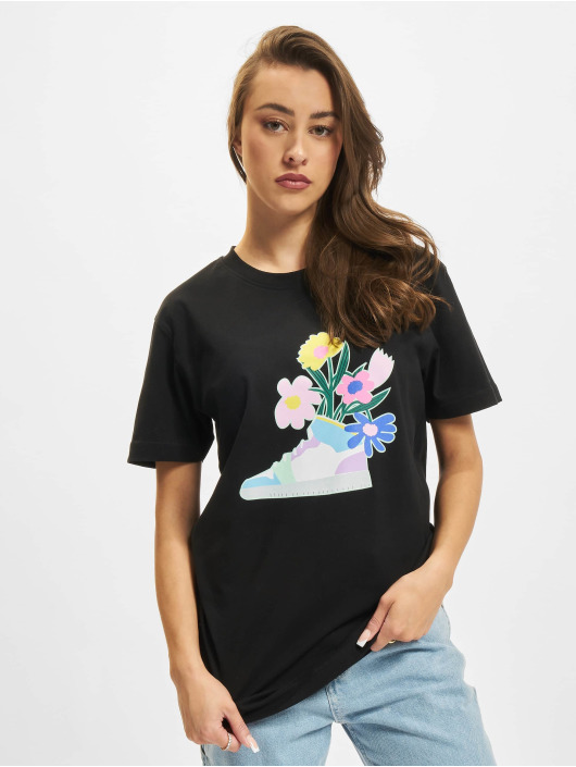 Mister Tee t-shirt Ladies Flower Sneaker zwart