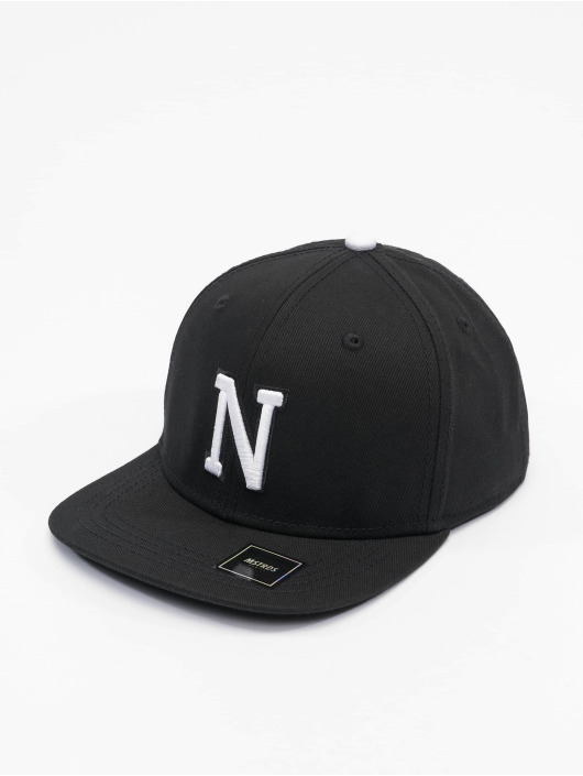 MSTRDS Snapback Cap Letter N in schwarz