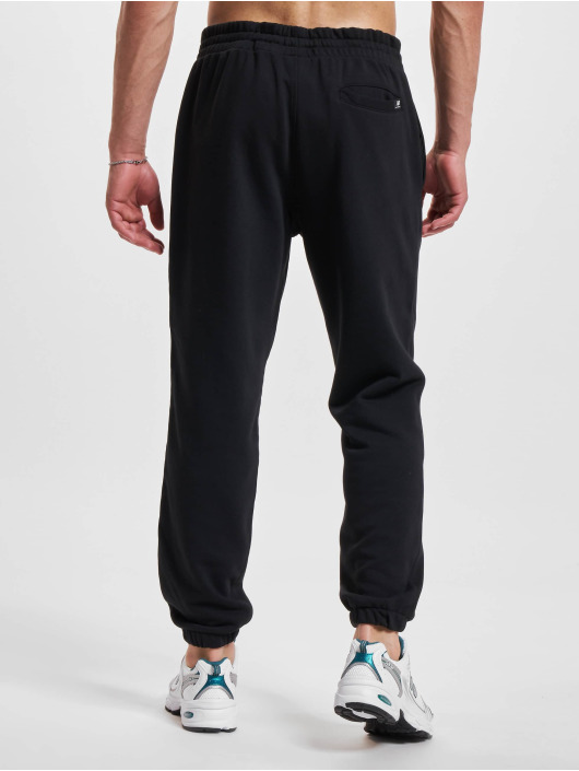 New Balance Jogging kalhoty Essentials čern