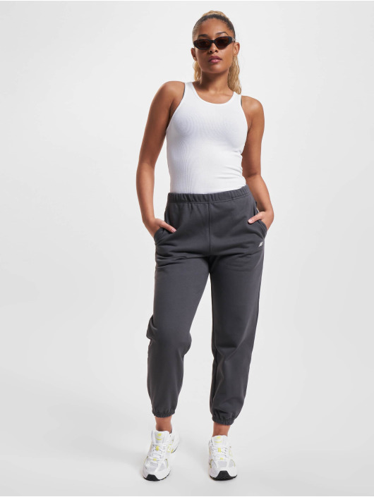 New Balance joggingbroek Athletics Fleece beige