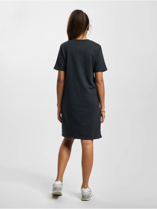New Balance jurk Essentials zwart
