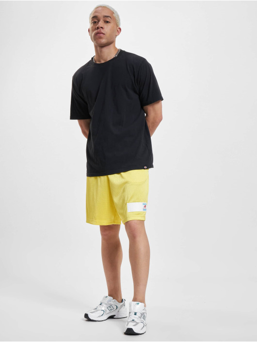 New Balance shorts Essentials Mesh geel