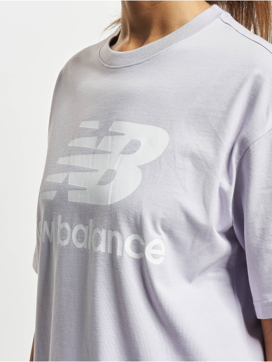 New Balance Damen T-Shirt Essentials Stacked Logo in grau CQ8743