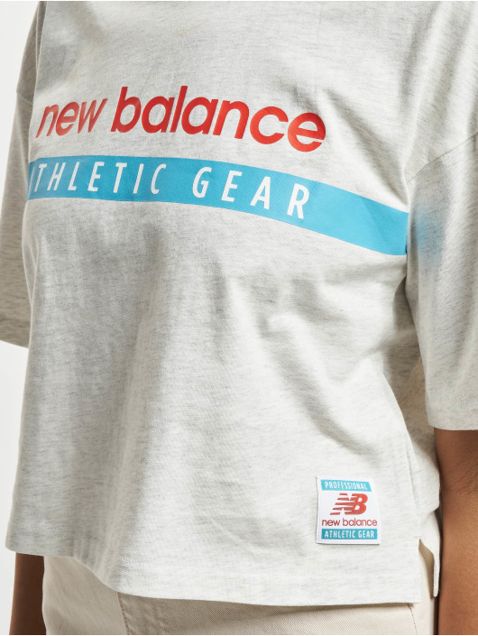 New Balance Damen T-Shirt Essentials Field Day Boxy in grau CQ8908