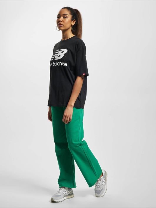New Balance t-shirt Essentials Stacked Logo zwart