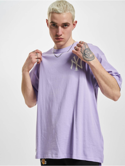New Era Herren T-Shirt MLB New York Yankees League Essentials Oversized in pink