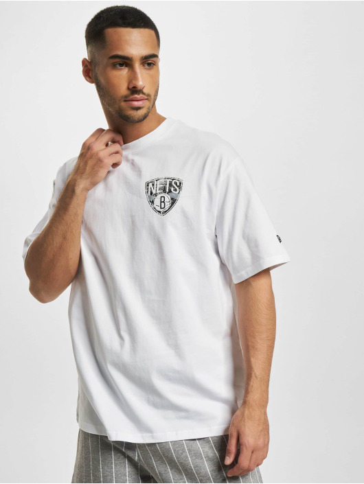 New Era Herren T-Shirt Infill Team Logo Oversized Brooklyn Nets in weiß