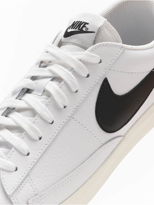 Nike Blazer Low Leather Blanc Homme Baskets