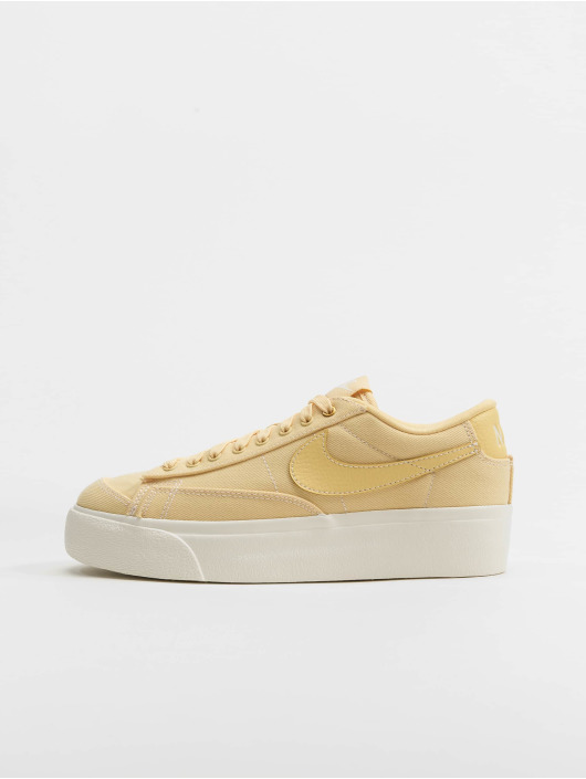 Nike Baskets Blazer Low Platform Cnvs jaune