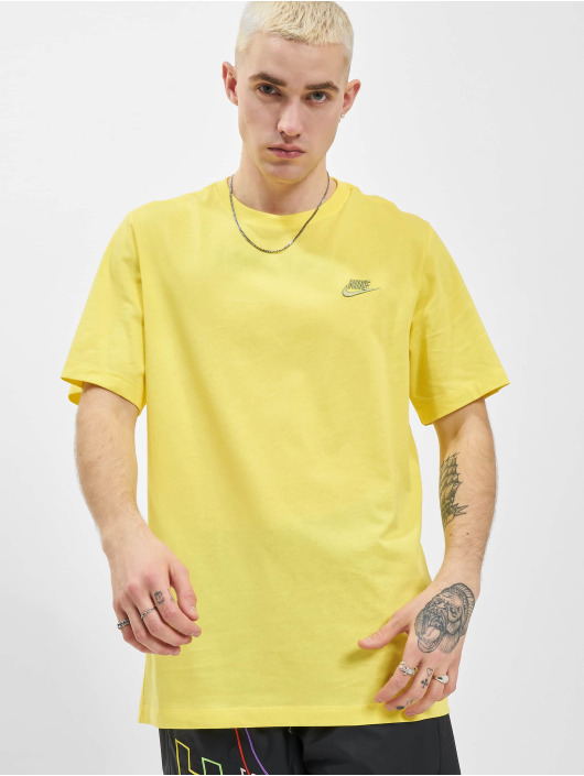 Nike Camiseta Sportswear Club amarillo