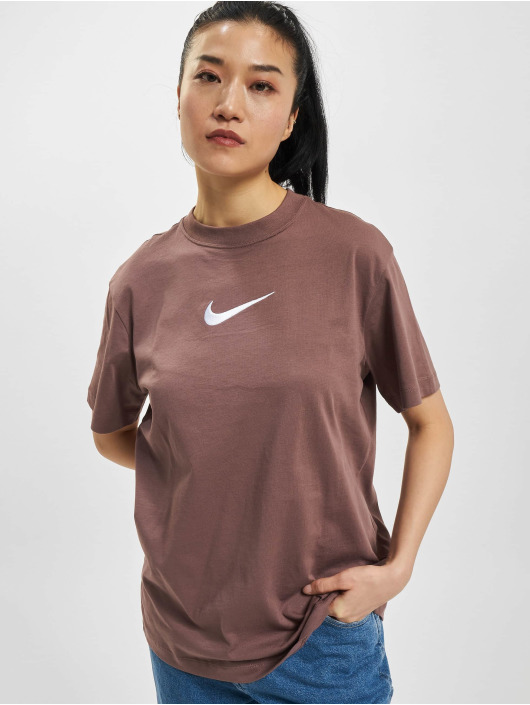 Nike Camiseta Nsw púrpura