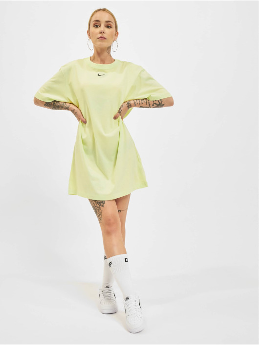 Nike Kleid Essential grün