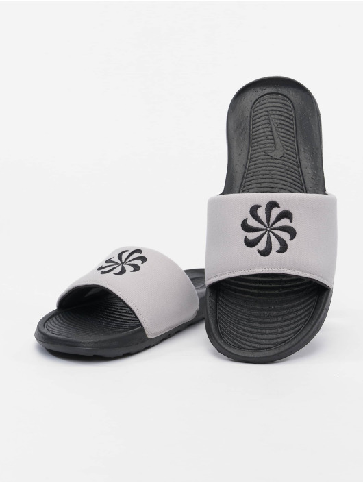 Nike Sandalen Victori One Next Nature grau