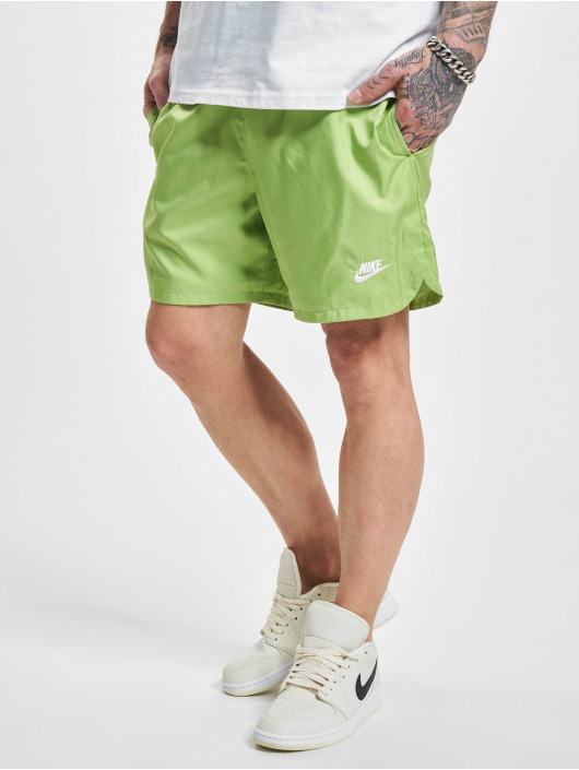 Nike Short Woven Land Flow green