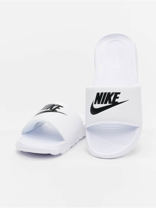 storting spoelen Blaze Nike schoen / Slipper/Sandaal Victori One in wit 979547