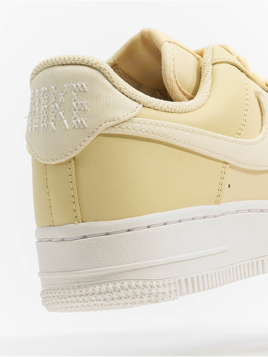 Nike sneaker Air Force 1 '07 Essential geel